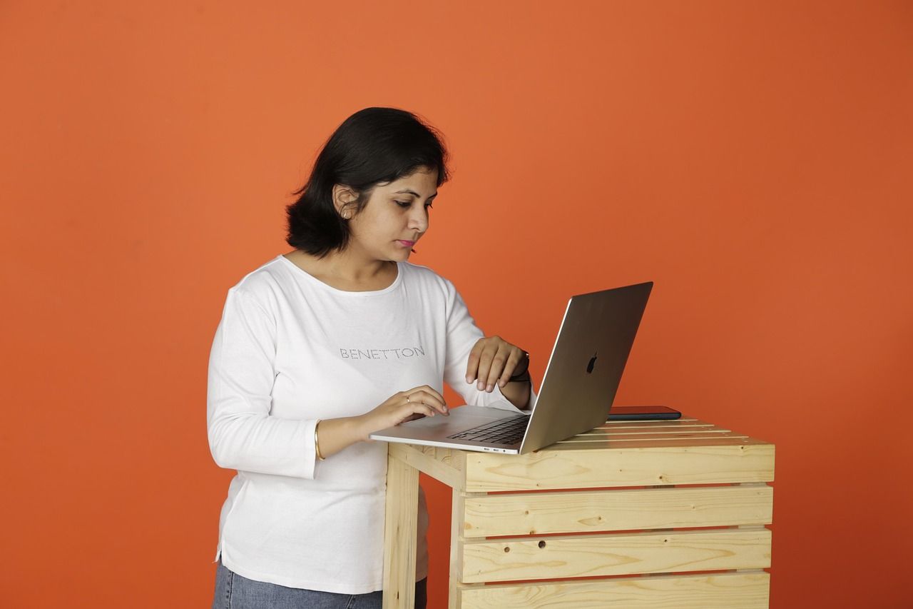 Patikima informacija internete: kaip atsirinkti šaltinius ir skaityti naudingai