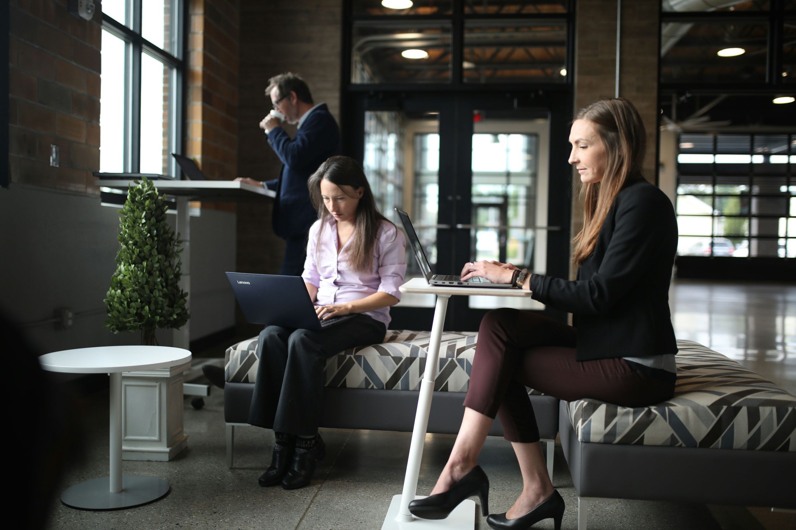 Kaip išlikti sveikiems dirbant sėdimą darbą?